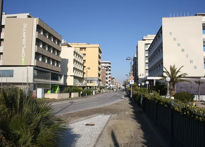 Отель Diplomatic